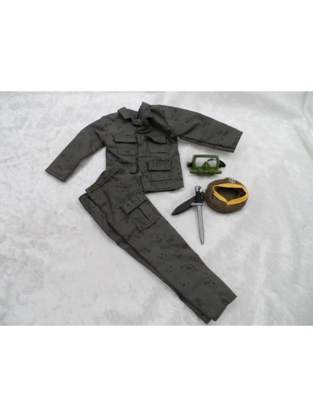 Vintage GI Joe Camouflage Uniform Lot Beret Mask Knife for Action Figure